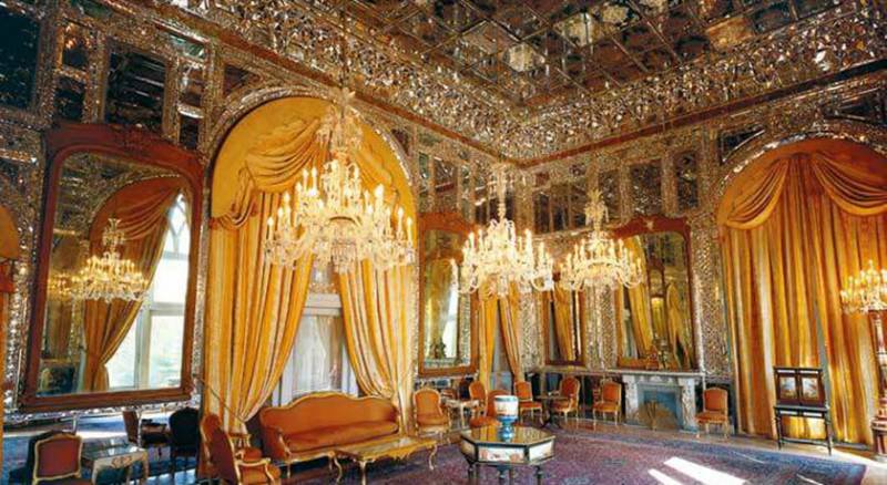 The Mirror Hall tizgasht